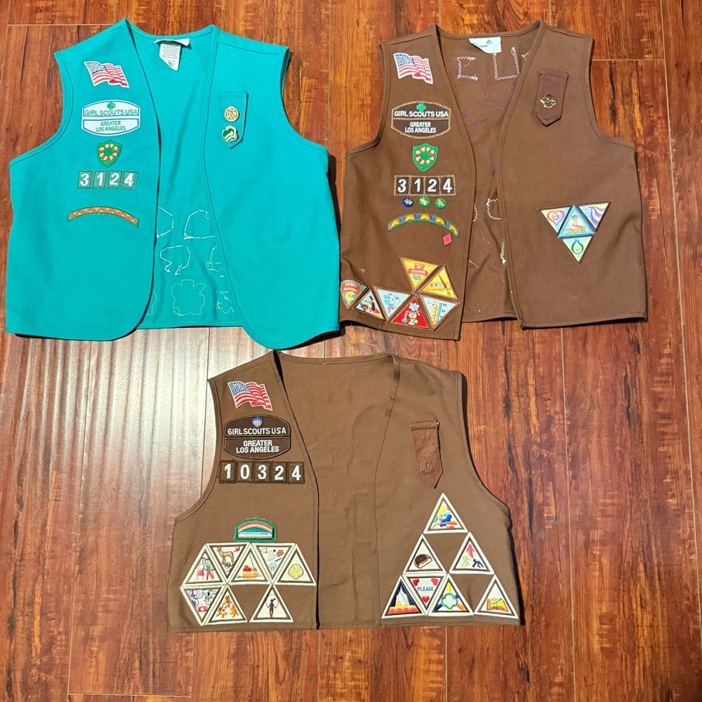 3-Girl Scouts Vest Los Angeles Brown/Green w/Patches/Pins Sz XS-Small Read Info!